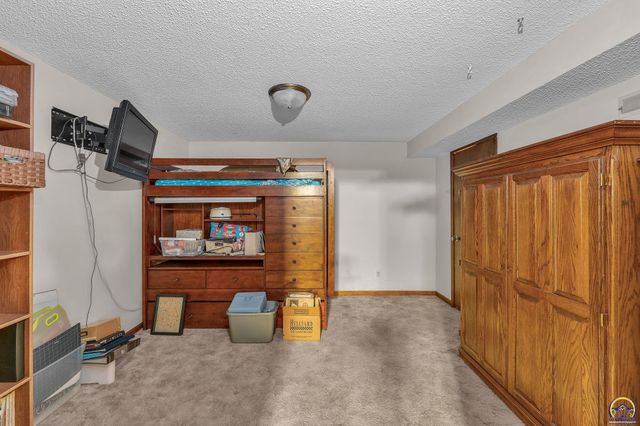 2145 SE 38th CIR, Topeka, KS 66609
