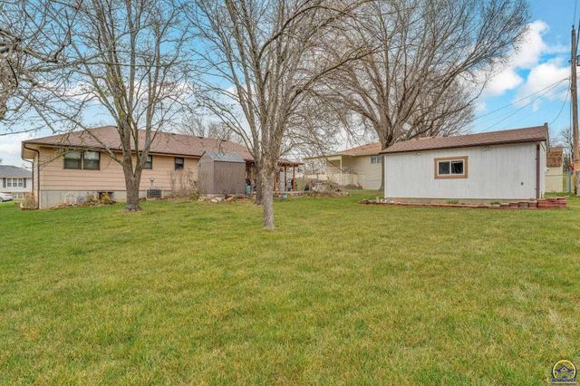 2145 SE 38th CIR, Topeka, KS 66609