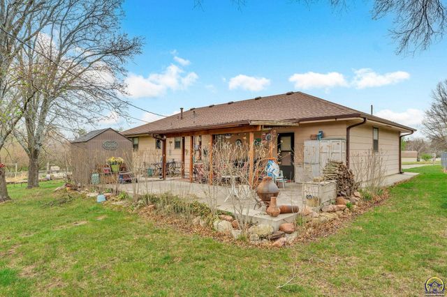 2145 SE 38th CIR, Topeka, KS 66609