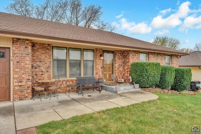2145 SE 38th CIR, Topeka, KS 66609