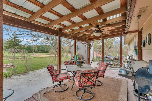 2145 SE 38th CIR, Topeka, KS 66609