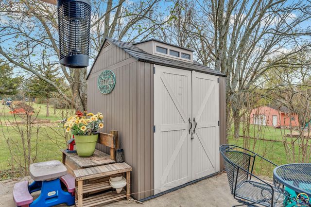2145 SE 38th CIR, Topeka, KS 66609