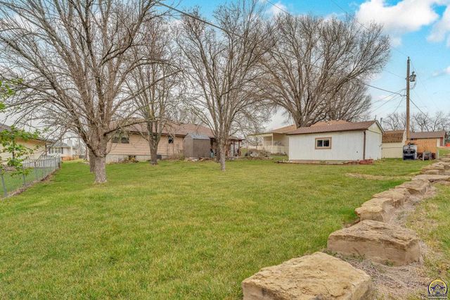 2145 SE 38th CIR, Topeka, KS 66609