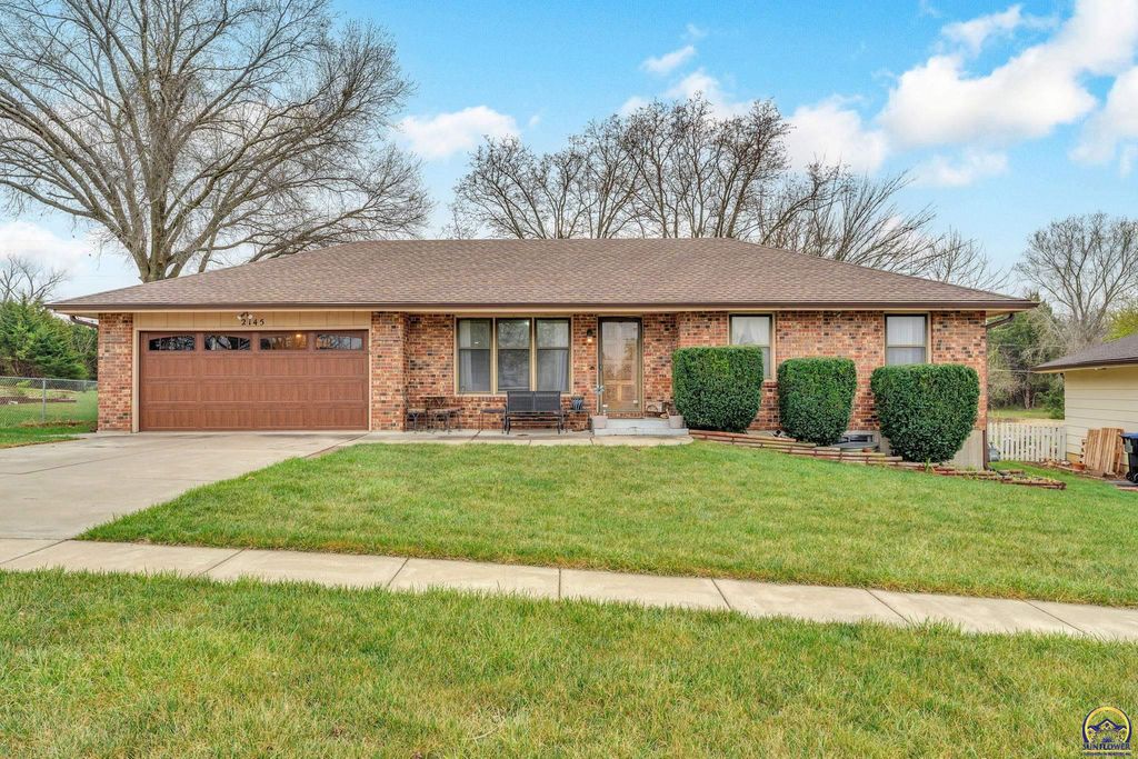 2145 SE 38th CIR, Topeka, KS 66609
