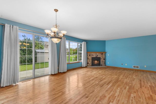 4106 Stillwater CIRCLE, Waukesha, WI 53189