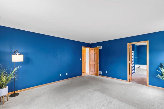 4106 Stillwater CIRCLE, Waukesha, WI 53189