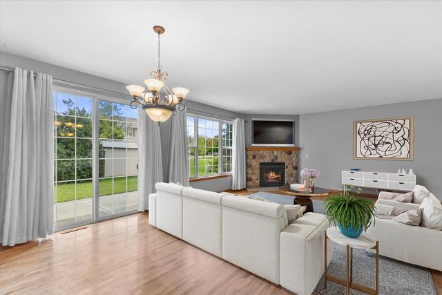 4106 Stillwater CIRCLE, Waukesha, WI 53189