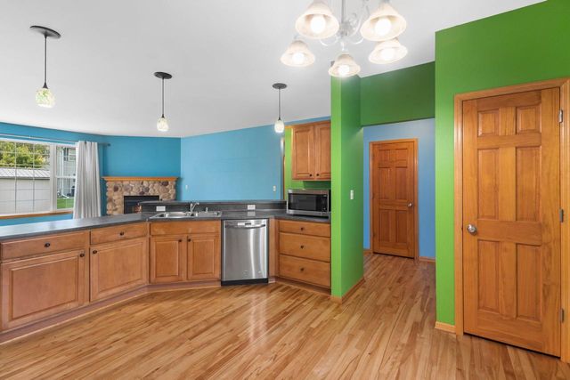 4106 Stillwater CIRCLE, Waukesha, WI 53189