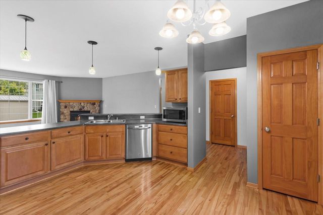 4106 Stillwater CIRCLE, Waukesha, WI 53189
