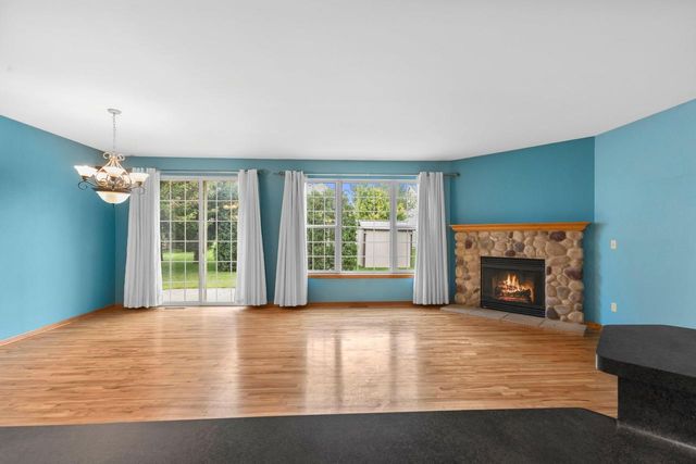 4106 Stillwater CIRCLE, Waukesha, WI 53189