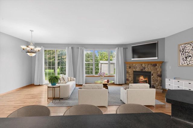 4106 Stillwater CIRCLE, Waukesha, WI 53189