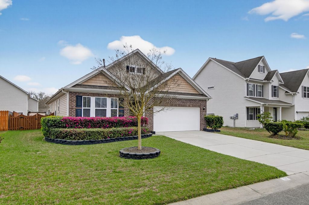 Image 4 of property listing at 316 Knawl Road, Moncks Corner, SC 29461