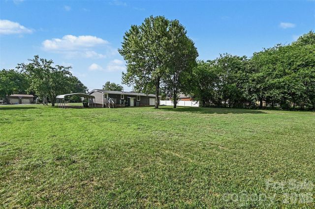 561 Primrose Lane NW, Concord, NC 28027