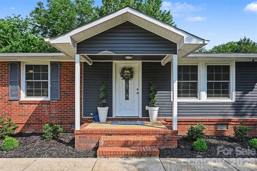 561 Primrose Lane NW, Concord, NC 28027