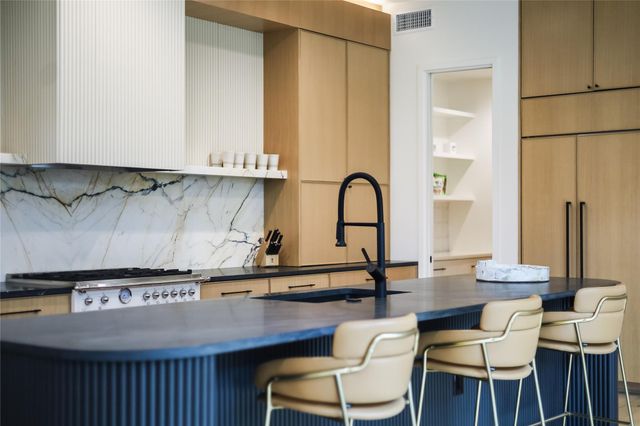 1609 W 12th ST, Austin, TX 78703