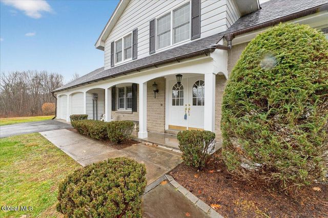 19 Carriage Lane, Brunswick, NY 12180