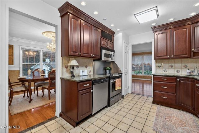 19 Carriage Lane, Brunswick, NY 12180