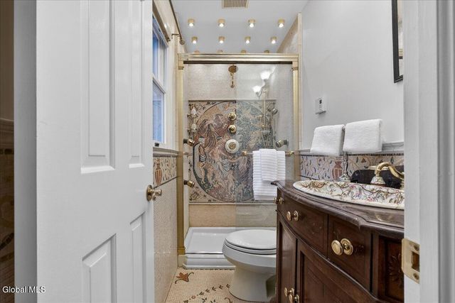 19 Carriage Lane, Brunswick, NY 12180