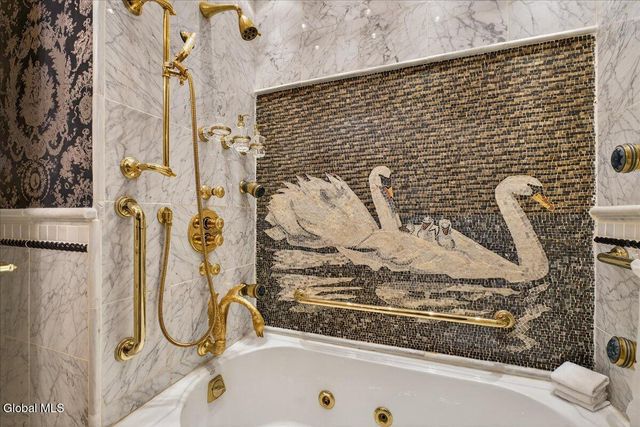 19 Carriage Lane, Brunswick, NY 12180