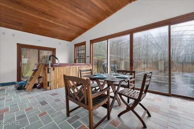 19 Carriage Lane, Brunswick, NY 12180