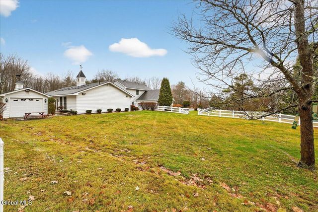 19 Carriage Lane, Brunswick, NY 12180