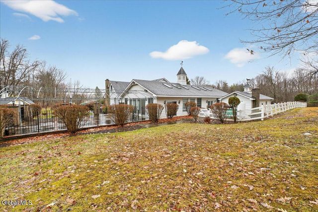 19 Carriage Lane, Brunswick, NY 12180