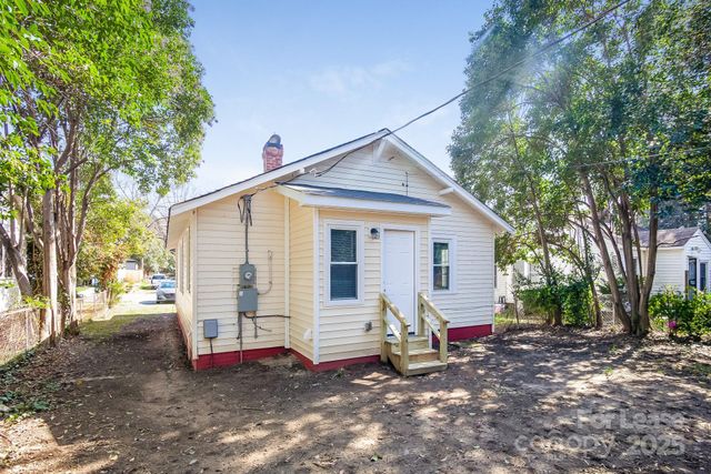 2208 Camp Greene Street, Charlotte, NC 28208