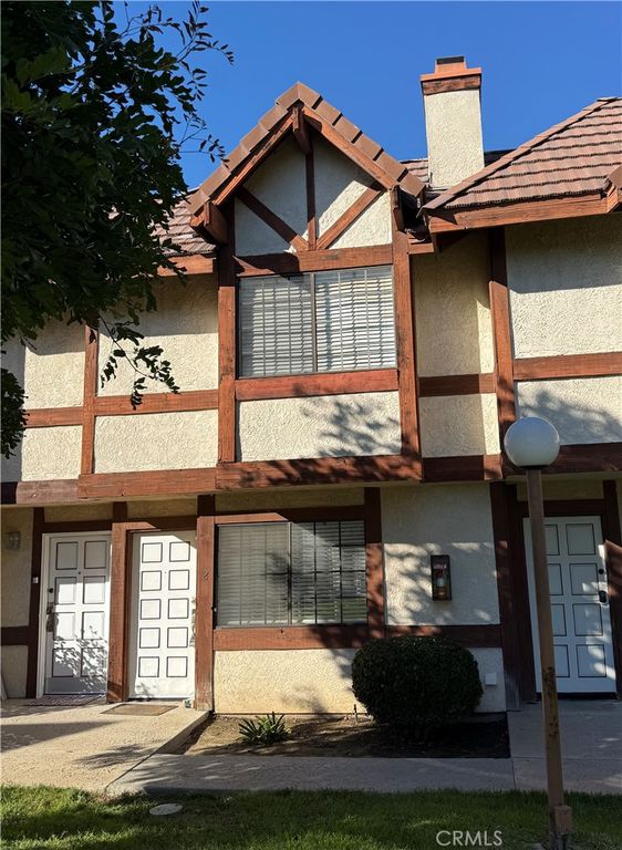 9325 Sunland Park Drive 2, Sun Valley, CA 91352