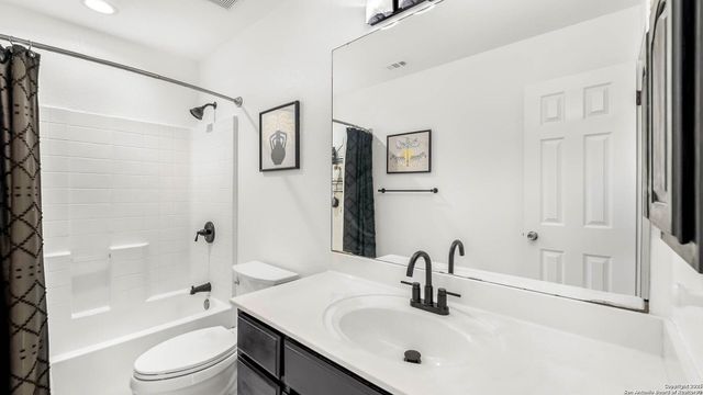 2204 Geneva, Castroville, TX 78009