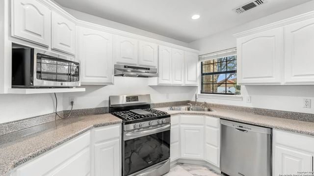 2204 Geneva, Castroville, TX 78009