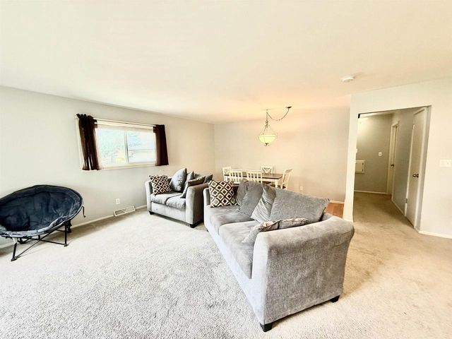 2250 N 103rd Street, Wauwatosa, WI 53226