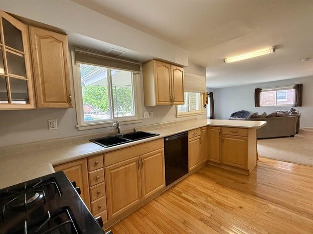 2250 N 103rd Street, Wauwatosa, WI 53226
