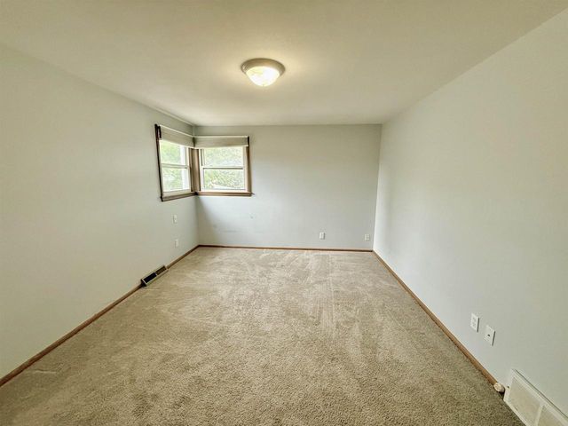 2250 N 103rd Street, Wauwatosa, WI 53226