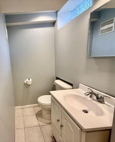 2250 N 103rd Street, Wauwatosa, WI 53226