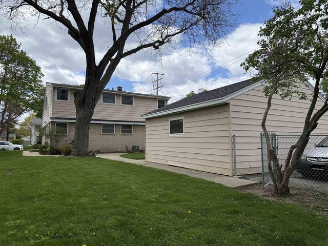 2250 N 103rd Street, Wauwatosa, WI 53226
