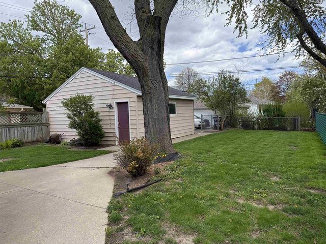 2250 N 103rd Street, Wauwatosa, WI 53226