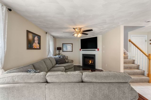 101 Orchard St, Tewksbury, MA 01876