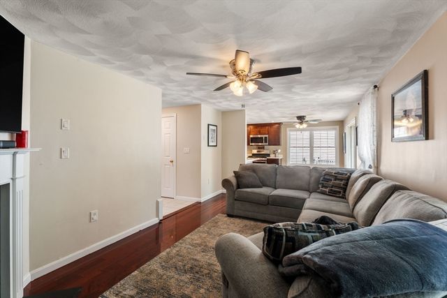 101 Orchard St, Tewksbury, MA 01876