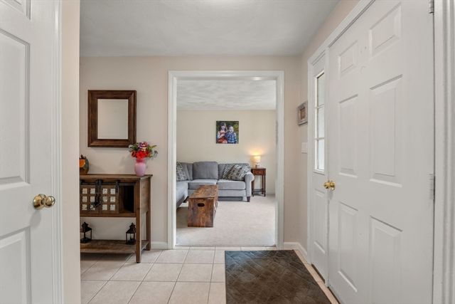 101 Orchard St, Tewksbury, MA 01876