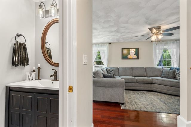 101 Orchard St, Tewksbury, MA 01876