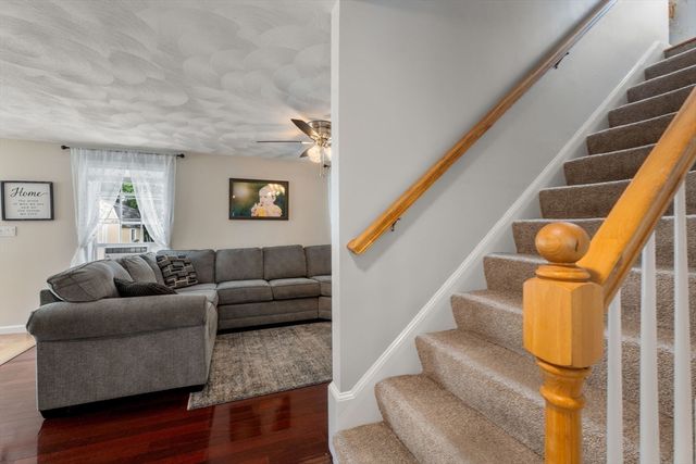 101 Orchard St, Tewksbury, MA 01876