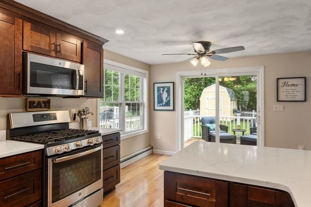 101 Orchard St, Tewksbury, MA 01876