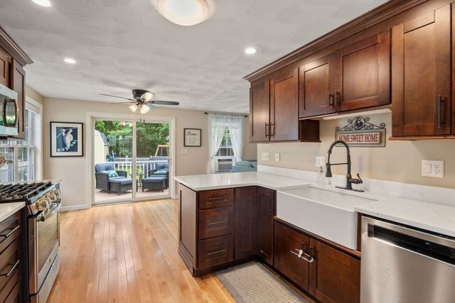 101 Orchard St, Tewksbury, MA 01876