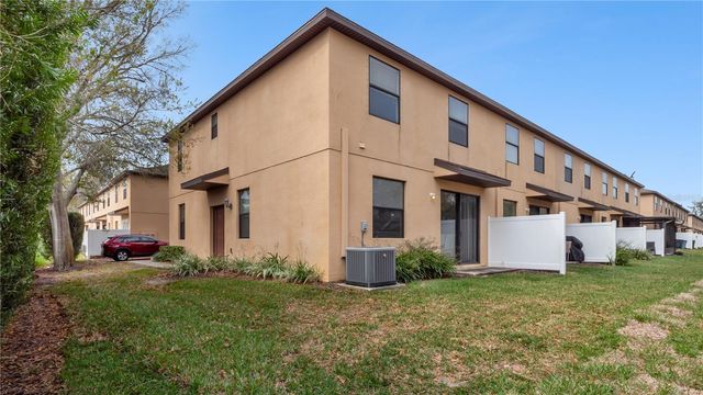 10235 VILLA PALAZZO COURT, Tampa, FL 33615