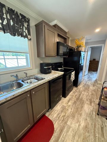 397 Phillips Drive, Freeport, FL 32439