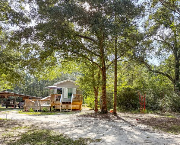 397 Phillips Drive, Freeport, FL 32439