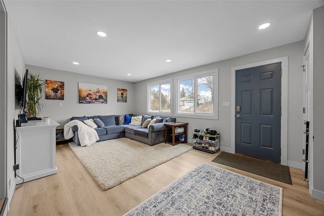 2451 Grande Avenue SE, Cedar Rapids, IA 52403