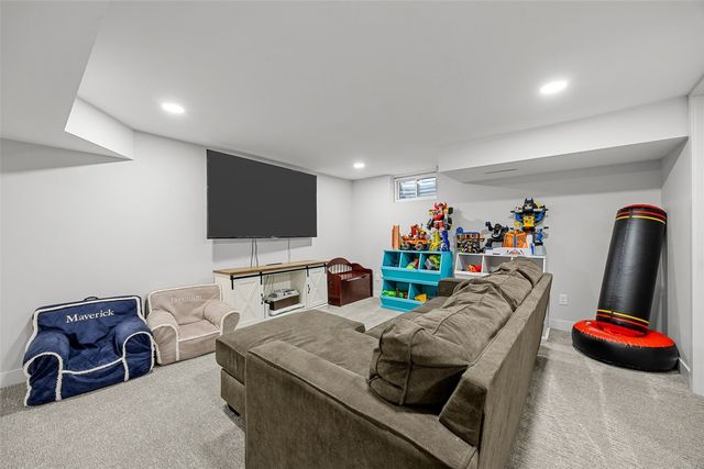 2451 Grande Avenue SE, Cedar Rapids, IA 52403