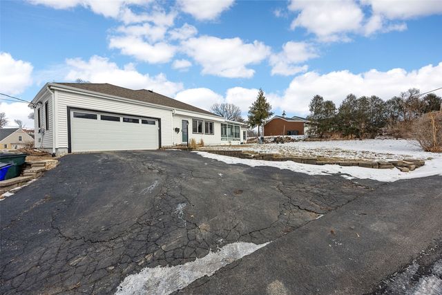 2451 Grande Avenue SE, Cedar Rapids, IA 52403