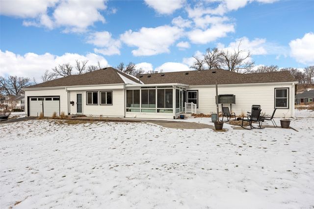 2451 Grande Avenue SE, Cedar Rapids, IA 52403